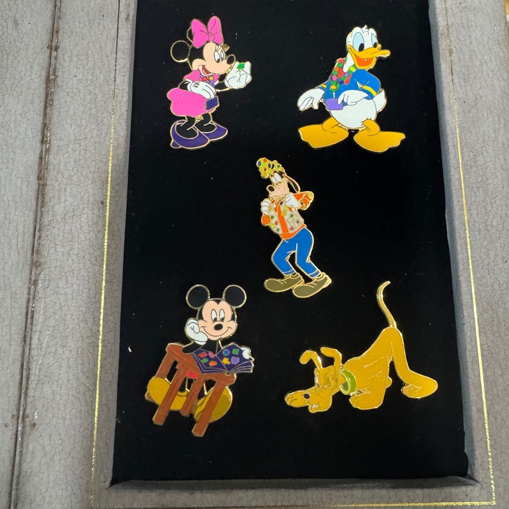 Disney A Family Pin Gathering 2004 Epcot Limited Edition 1250 Box Set 5 Pins - Picture 5 of 10